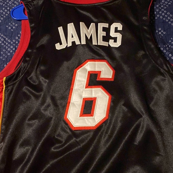 Basketball jersey - Picture 2 of 2